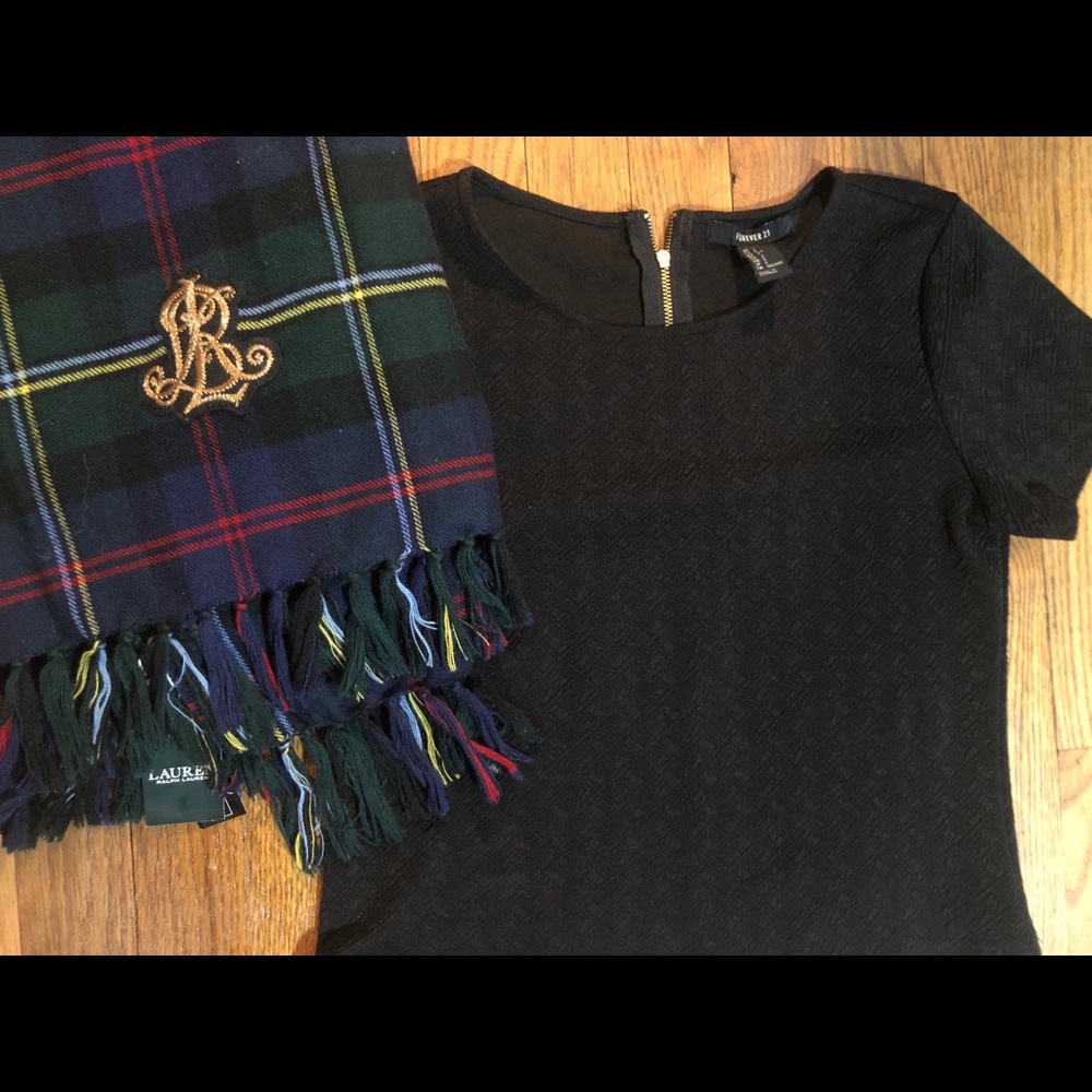 Black textured cropped top